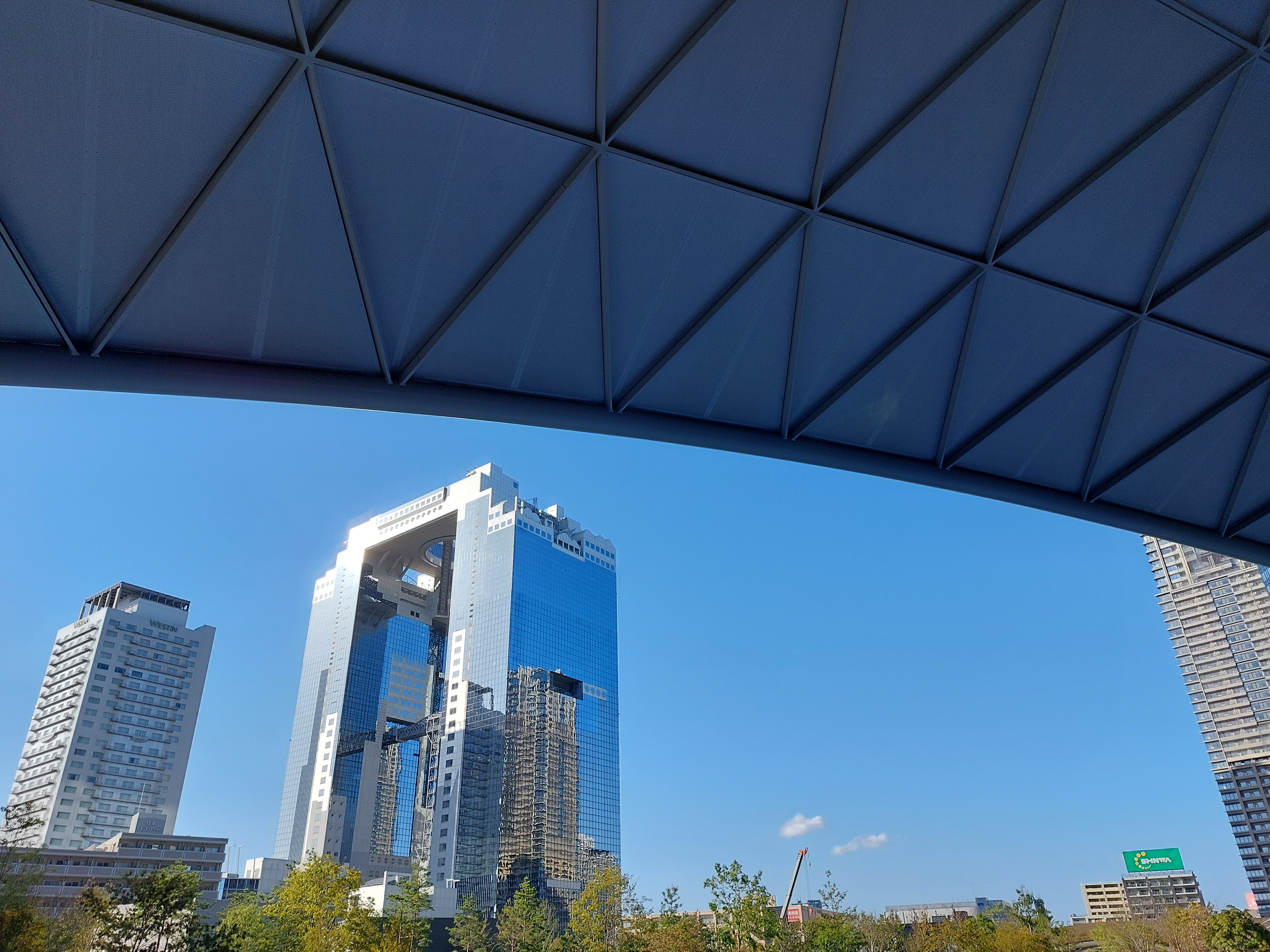 梅田スカイビル遠いからの眺め