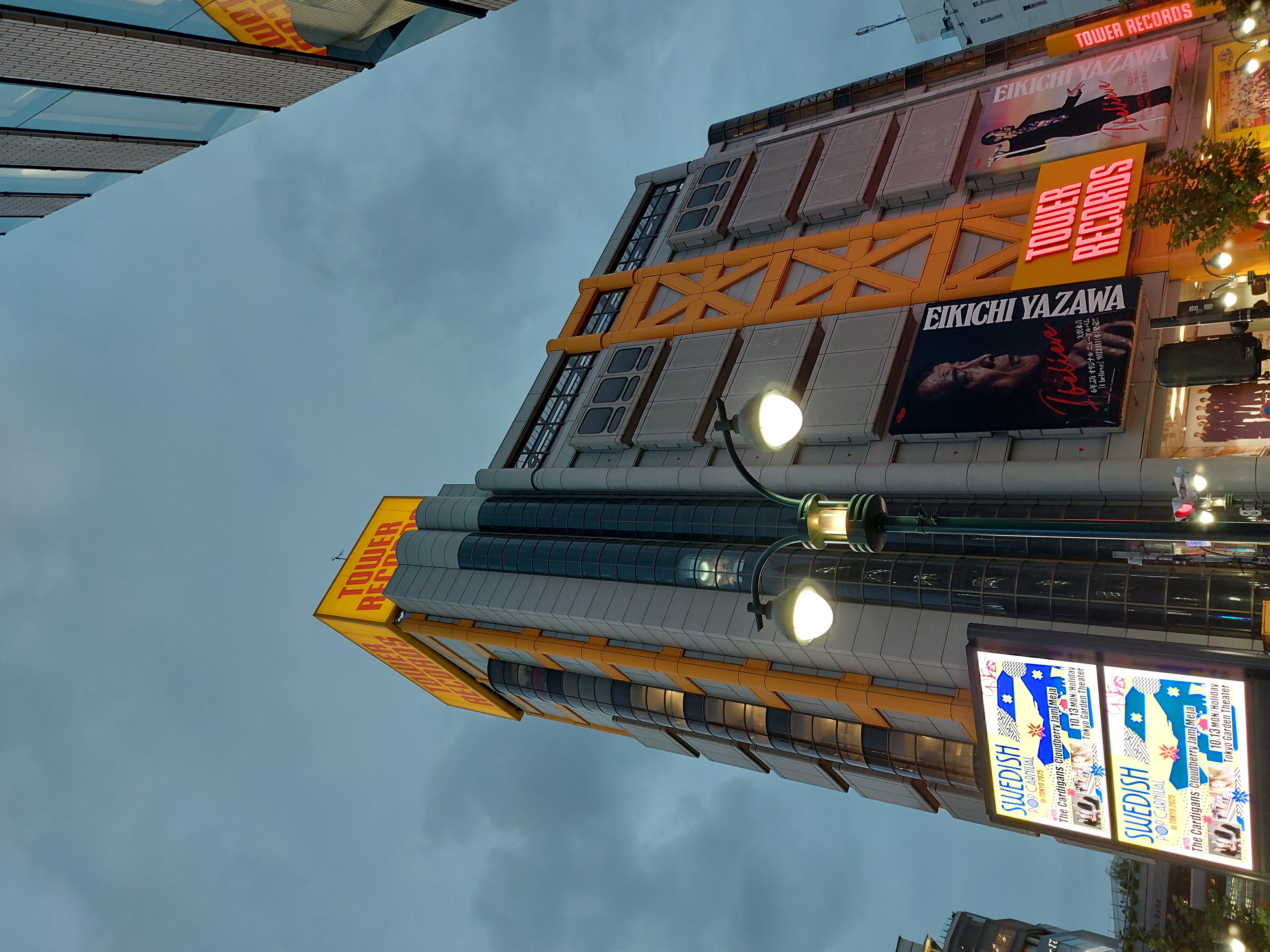 タワーレコード渋谷店の外