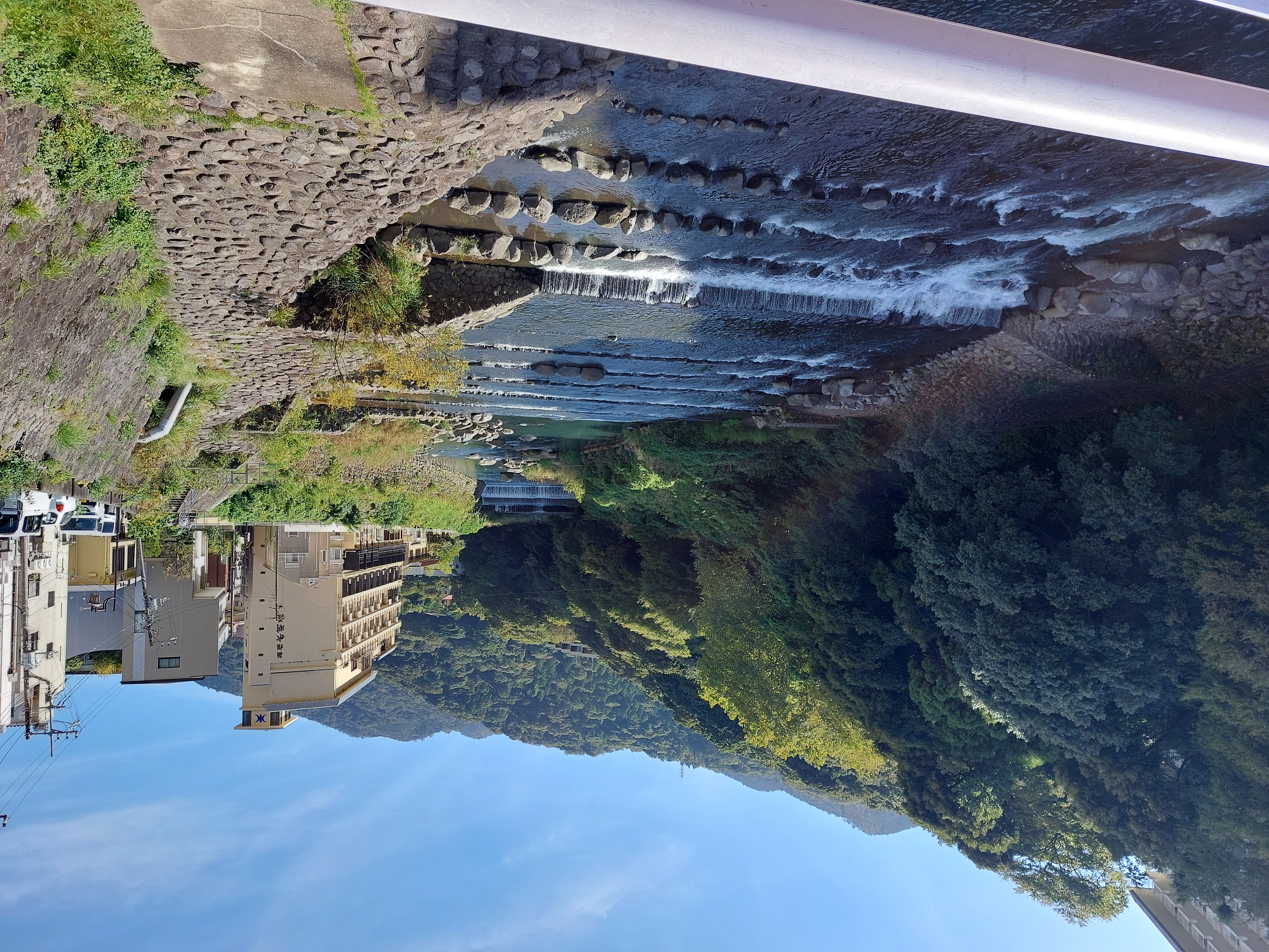 箱根湯本駅の周囲の滝