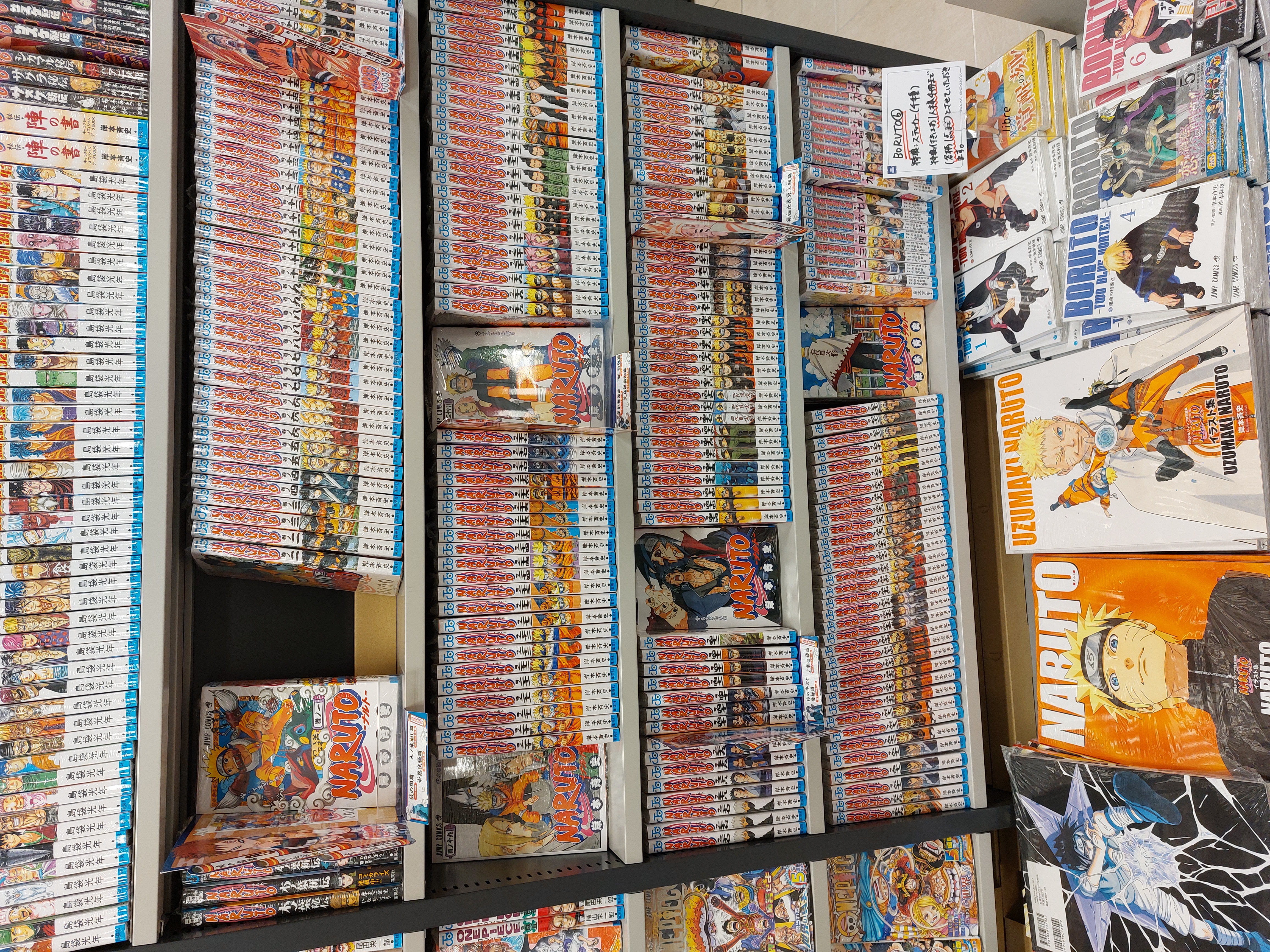 紀伊国屋書店新宿本店の中