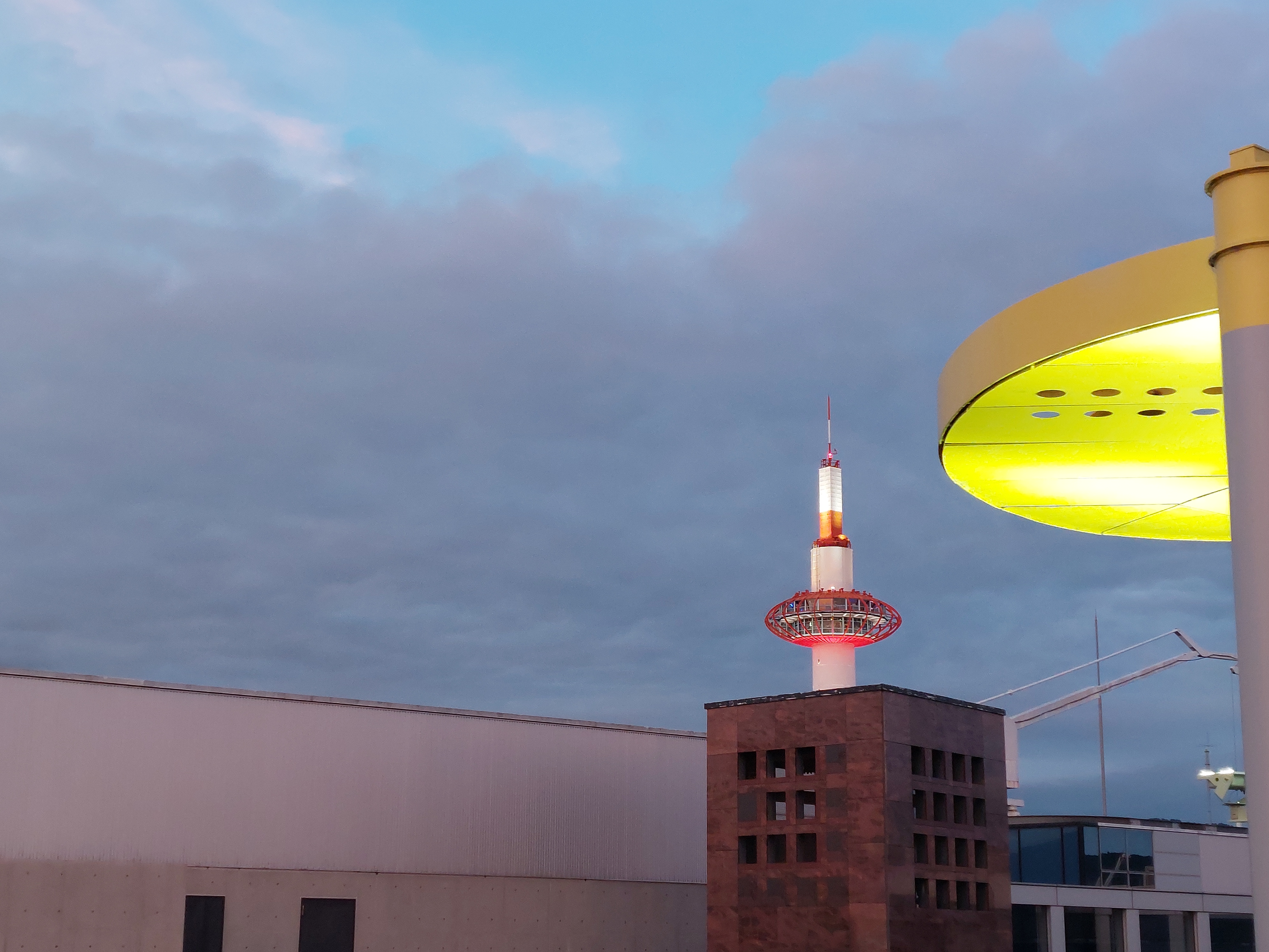 葉っぴいテラスからの京都タワー