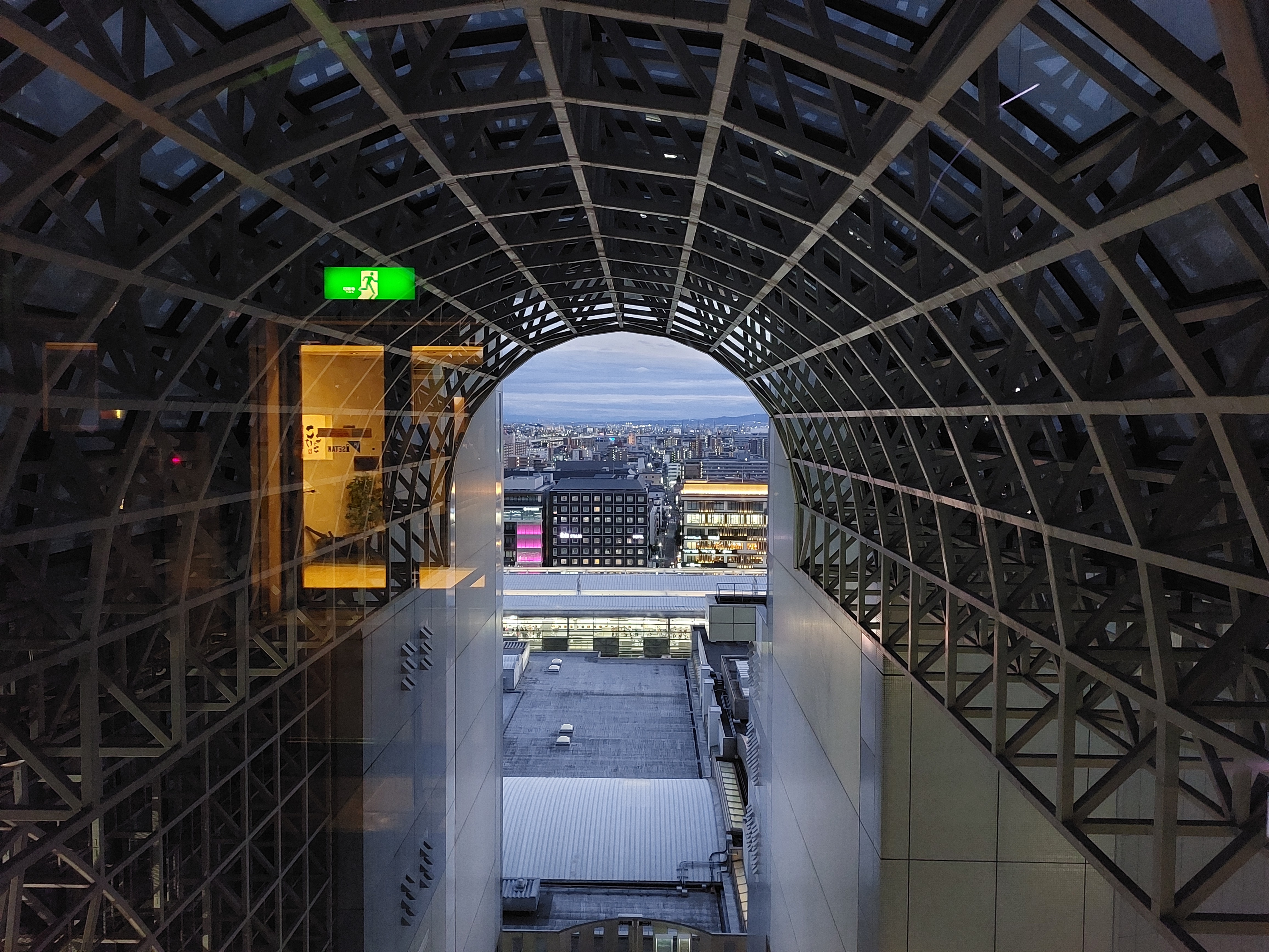 京都駅ビル空中経路の中